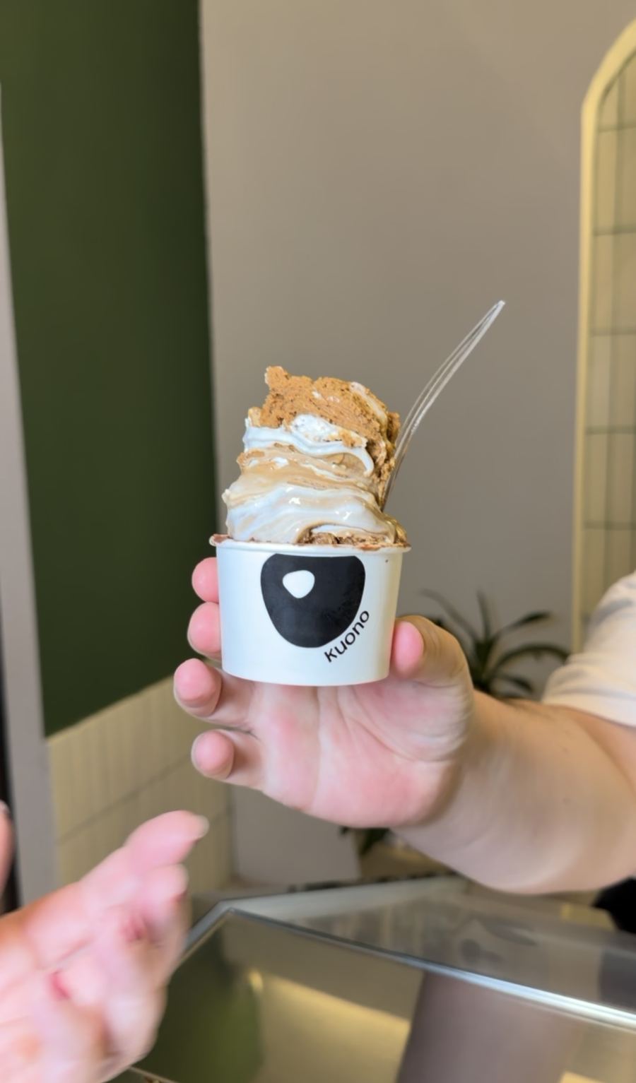 Copa de helado de Kuono con cuchara